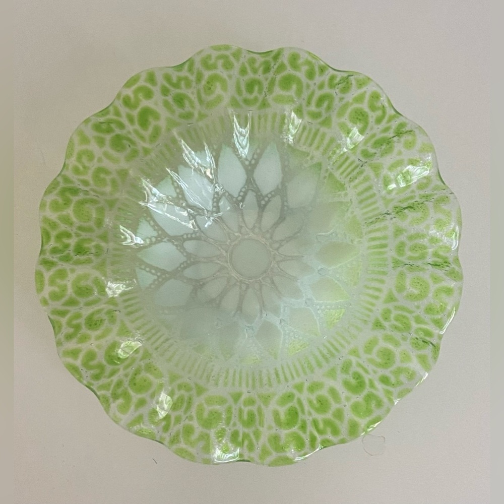 🟢 SYDENSTRICKER FUSED GLASS GREEN GEOMETRIC PATTERN BOWL DISH 🟢